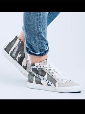 Steve Madden Women’s Tracey Hi Top Camo Sneakers Size 9 NEW